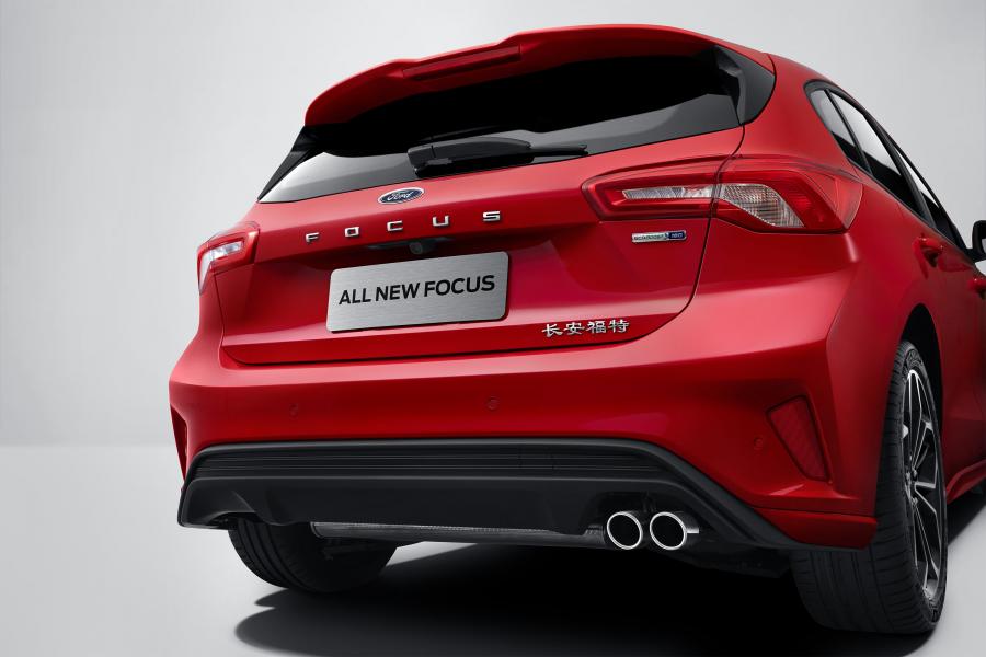  Ford Focus ST-Line 2018 года  (CN) (фото 8 из 10)